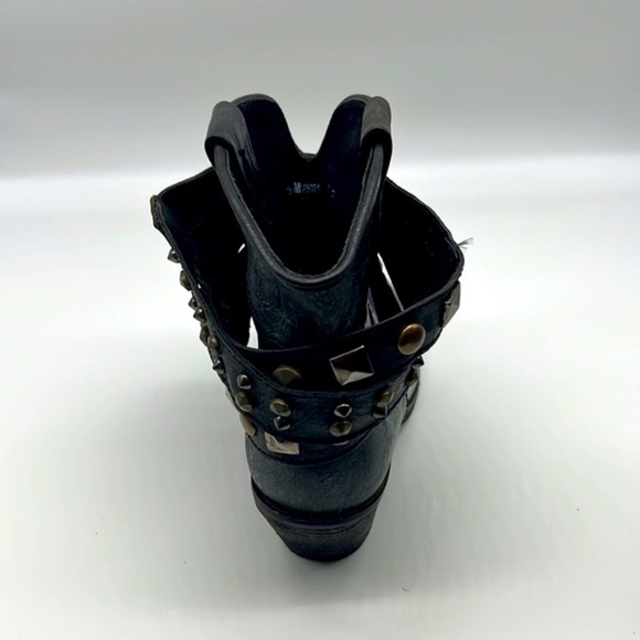 Circle G - Black Leather Distressed Studded Strap Pull On Ankle Boot Size 7.5 - Picture 6 of 15